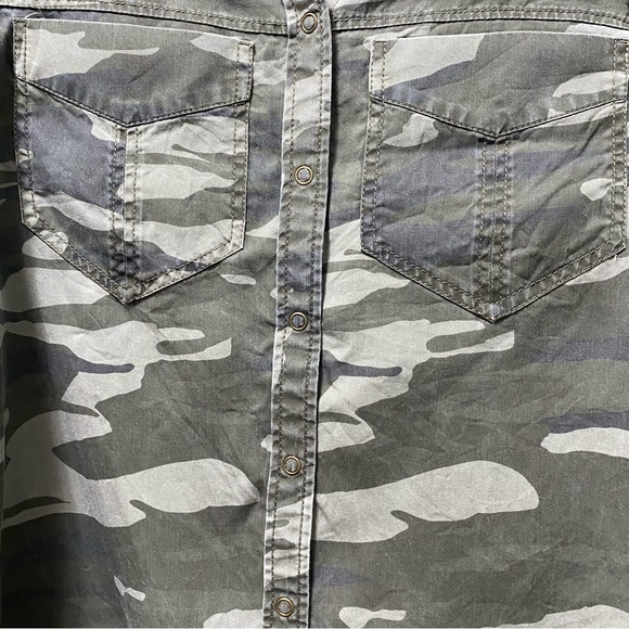 NEW EXPRESS CAMO BOYFRIEND SHIRT SMALL. - Picture 7 of 8